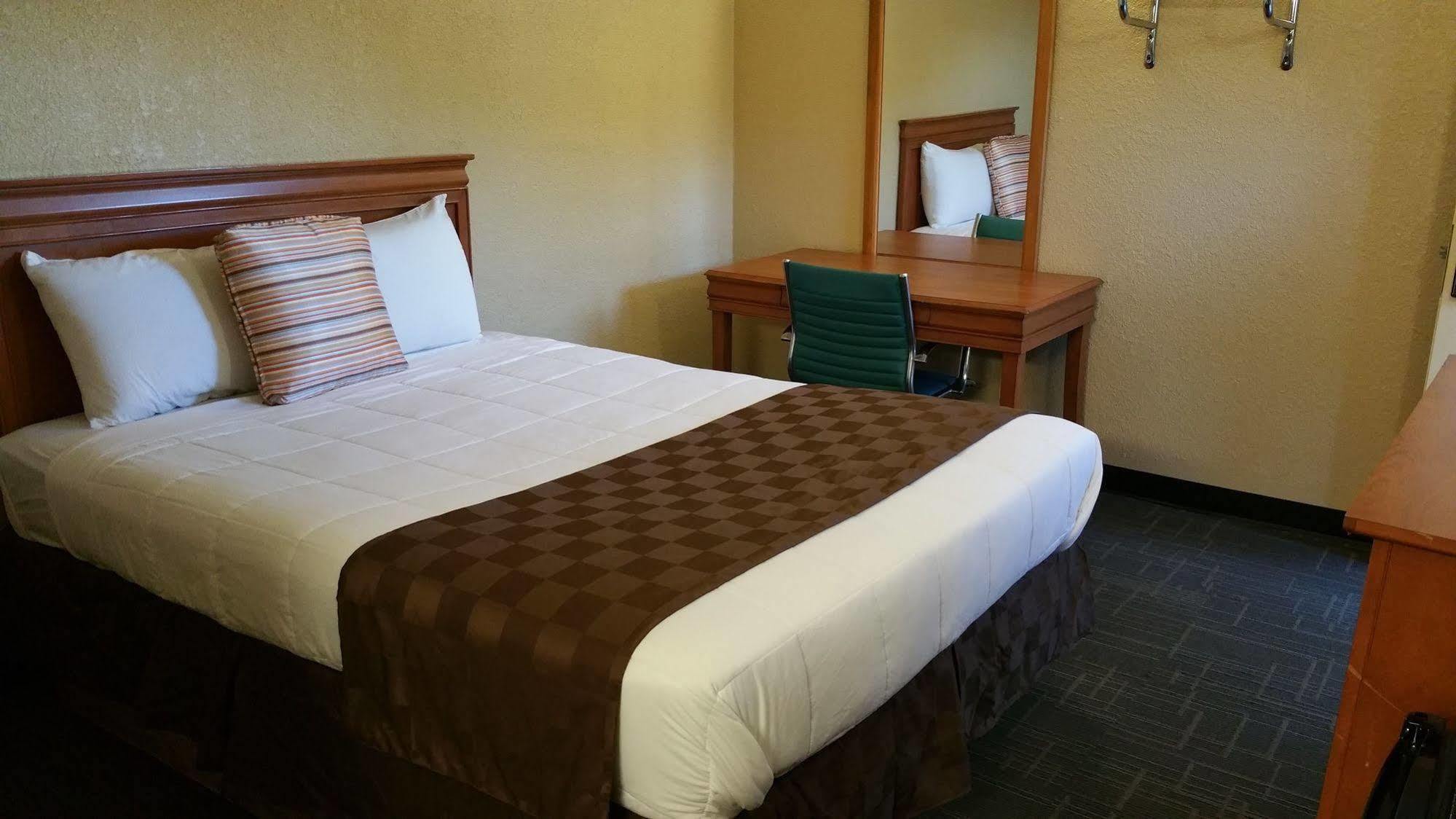 Economy Express Inn Henryetta Экстерьер фото